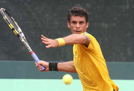 Brasileiro oscilou durante a partida, mas confirmou seu favoritismo no duelo contra Julio Cesar Campozano Brasileiro oscilou durante a partida, mas confirmou seu favoritismo no duelo contra Julio Cesar Campozano