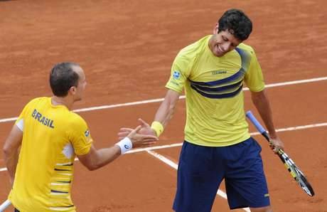 Bruno Soares e Marcelo Melo levam vantagem contra espanhóis nas duplas; nos jogos de simples, Brasil será azarão no confronto <p>Bruno Soares e Marcelo Melo levam vantagem contra espanhóis nas duplas; nos jogos de simples, Brasil será azarão no confronto</p>
