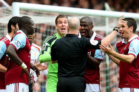 West Ham reclamou bastante de arbitragem West Ham reclamou bastante de arbitragem