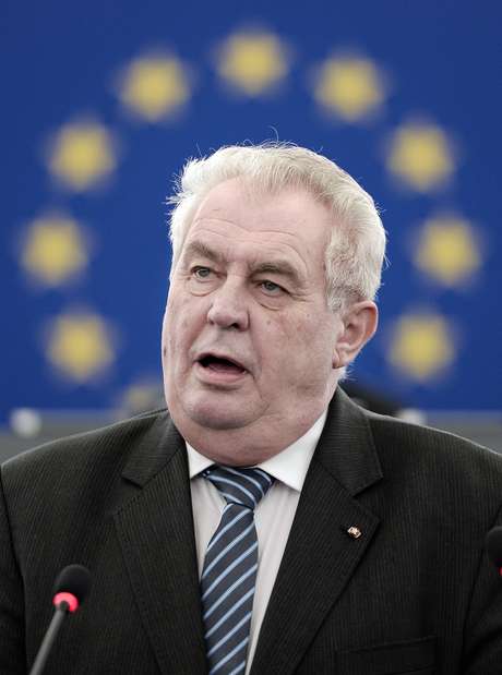 O presidente tcheco, Milos Zeman, defendeu o envio de tropas da OTAN à Ucrânia no caso da Rússia tentar invadir o país <p>O presidente tcheco, Milos Zeman, defendeu o envio de tropas da OTAN à Ucrânia no caso da Rússia tentar invadir o país</p>