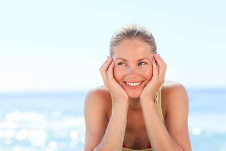 Radiação solar absorvida pelo corpo, sobretudo durante a infância e adolescência, pode comprometer pra valer a beleza e saúde da cútis ao longo dos anos Radiação solar absorvida pelo corpo, sobretudo durante a infância e adolescência, pode comprometer pra valer a beleza e saúde da cútis ao longo dos anos
