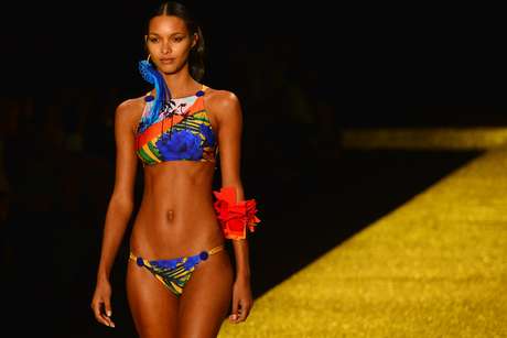 A modelo Laís Ribeiro desfilou pela Salinas nesta quinta-feira <p>A modelo Laís Ribeiro desfilou pela Salinas nesta quinta-feira</p>