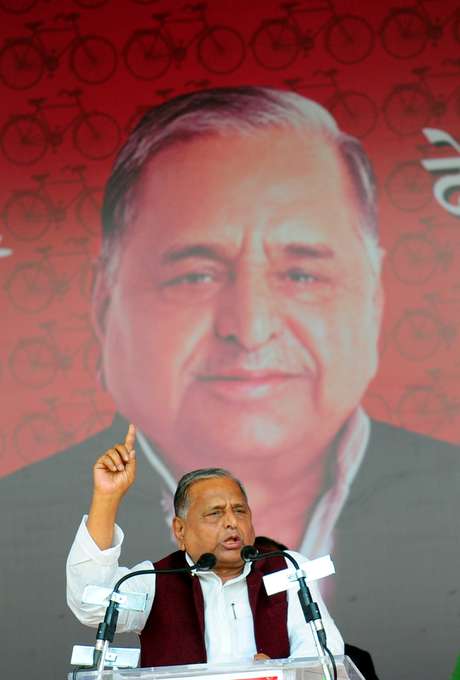 Abu Azmi defendeu que mulheres que mantêm relações sexuais antes do casamento mesmo se for caso de estupro devem ser enforcadas Abu Azmi defendeu que mulheres que mantêm relações sexuais antes do casamento mesmo se for caso de estupro devem ser enforcadas