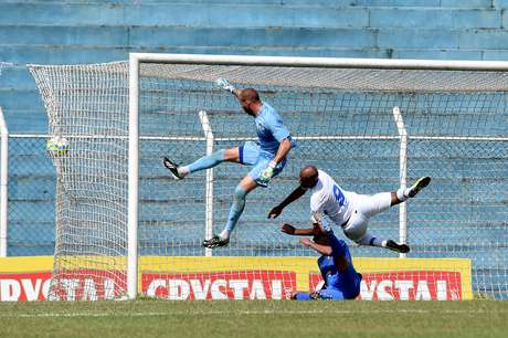 Santo André venceu clássico contra São Caetano, mas não rebaixou rival e nem conquistou acesso Santo André venceu clássico contra São Caetano, mas não rebaixou rival e nem conquistou acesso