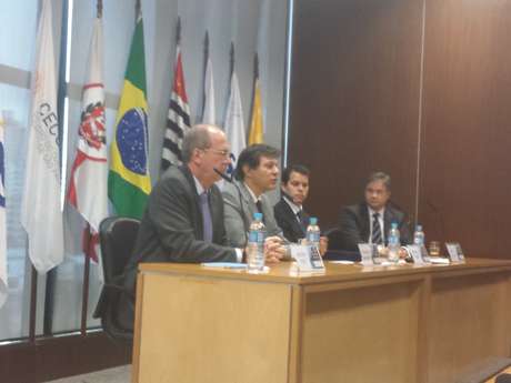 Prefeito de São Paulo Fernando Haddad afirmou nesta segunda-feira que estuda a possibilidade de implantar o sistema de meritocracia na prefeitura da capital Prefeito de São Paulo Fernando Haddad afirmou nesta segunda-feira que estuda a possibilidade de implantar o sistema de meritocracia na prefeitura da capital