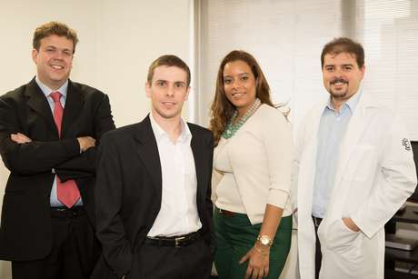 Tatiana Magalhães criou, com outros três sócios, a Saútil, plataforma virtual que disponibiliza a usuários informações sobre a rede pública de saúde. Segundo ela, não foi o dinheiro que me atraiu, e sim o prazer de ajudar as pessoas Tatiana Magalhães criou, com outros três sócios, a Saútil, plataforma virtual que disponibiliza a usuários informações sobre a rede pública de saúde. Segundo ela, não foi o dinheiro que me atraiu, e sim o prazer de ajudar as pessoas