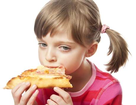 A ingestão diária de fast food, como a pizza, não oferece todos os nutrientes necessários ao organismo A ingestão diária de fast food, como a pizza, não oferece todos os nutrientes necessários ao organismo