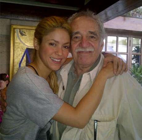 @shakira/ Instagram / Reprodução Shakira postou foto abraçada a Gabriel García Marquéz