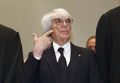 Ecclestone chega ao julgamento na Alemanha Ecclestone chega ao julgamento na Alemanha