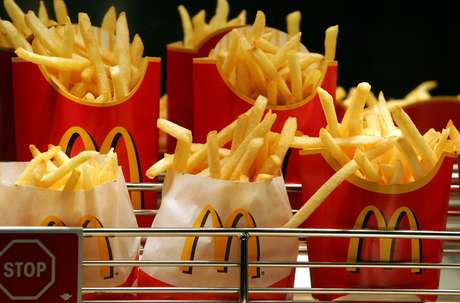 Funcionários brasileiros teriam rejeitado comer batata frita e hambúrguer todos os dias <p>Funcionários brasileiros teriam rejeitado comer batata frita e hambúrguer todos os dias</p>