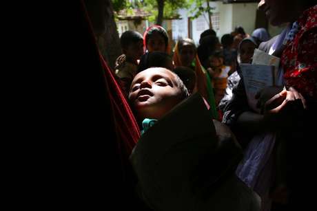 Sri Lanka foi um dos países em que chikungunya se tornou epidêmico - na foto, criança com febre sofre com a doença em 2006 Sri Lanka foi um dos países em que chikungunya se tornou epidêmico - na foto, criança com febre sofre com a doença em 2006