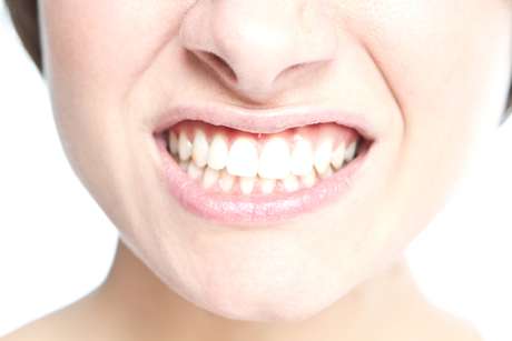 É fundamental procurar um cirurgião-dentista assim que forem detectados os primeiros sangramentos, pois é nessa fase que a inflamação é mais fácil de ser tratada É fundamental procurar um cirurgião-dentista assim que forem detectados os primeiros sangramentos, pois é nessa fase que a inflamação é mais fácil de ser tratada