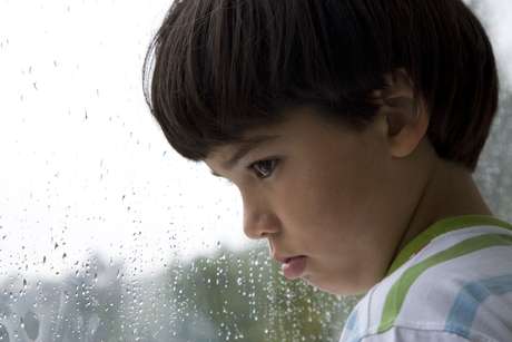 Principal característica do autismo é a inabilidade de interagir em situações sociais <p>Principal característica do autismo é a inabilidade de interagir em situações sociais</p>