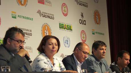 A entrevista reuniu fundadores da parada e autoridades como a ministra da Secretaria de Direitos Humanos, Ideli Salvatti, o governador Geraldo Alckmin (PSDB), e o prefeito da capital, Fernando Haddad (PT) <p>A entrevista reuniu fundadores da parada e autoridades como a ministra da Secretaria de Direitos Humanos, Ideli Salvatti, o governador Geraldo Alckmin (PSDB), e o prefeito da capital, Fernando Haddad (PT)</p>
