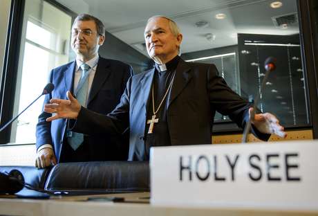 O anúncio apostólico na ONU, monsenhor Silvano Tomasi, declarou que a Convenção tem autoridade sobre o território da Santa Sé O anúncio apostólico na ONU, monsenhor Silvano Tomasi, declarou que a Convenção tem autoridade sobre o território da Santa Sé