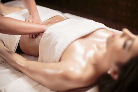 Tipo de massagem combate os efeitos provocados pelo inchaço e pela celulite, além de melhorar de forma instantânea o tônus muscular da região dos braços, pernas e cintura Tipo de massagem combate os efeitos provocados pelo inchaço e pela celulite, além de melhorar de forma instantânea o tônus muscular da região dos braços, pernas e cintura