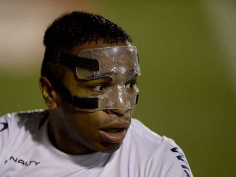Alvaro Pereira deve começar no banco neste sábado <p>Alvaro Pereira deve começar no banco neste sábado</p>