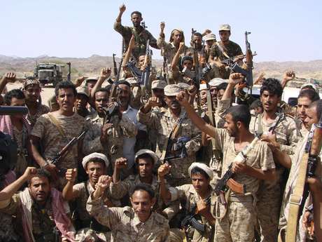 Soldados se reúnem para uma foto na área de al-Mahfad da província meridional de Abyan; embaixadas ocidentais aumentam medidas de segurança depois de ataques cada vez mais ousadas a estrangeiros da Al-Qaeda <p>Soldados se reúnem para uma foto na área de al-Mahfad da província meridional de Abyan; embaixadas ocidentais aumentam medidas de segurança depois de ataques cada vez mais ousadas a estrangeiros da Al-Qaeda</p>