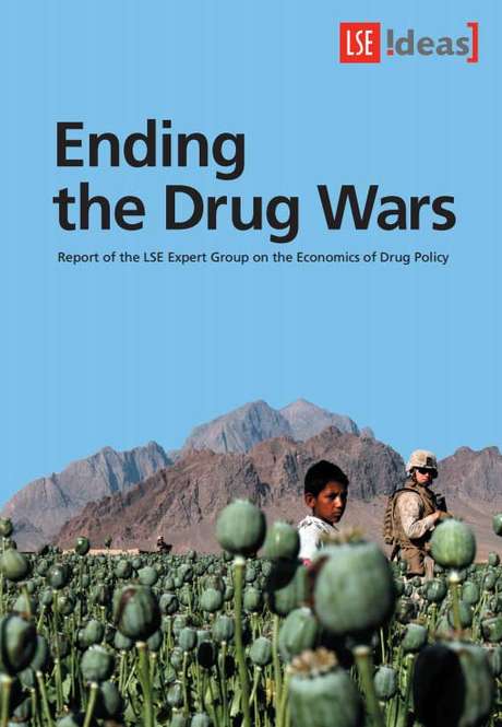 Guerra global contra as drogas tem efeitos colaterais enormes, dizem autores <p>Guerra global contra as drogas tem efeitos colaterais enormes, dizem autores</p>