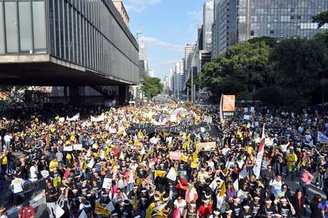 Segundo a PM, 5 mil pessoas participam da manifestação <p>Segundo a PM, 5 mil pessoas participam da manifestação</p>