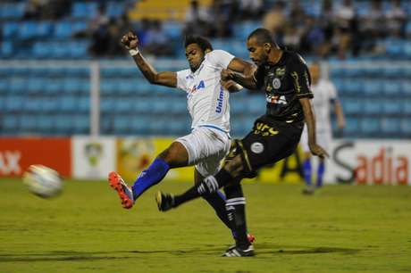 Avaí sofreu para derrotar o ASA-AL Avaí sofreu para derrotar o ASA-AL