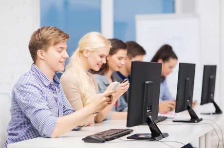No Darueira.com é possível participar de aulas, palestras ou simplesmente postar suas dúvidas para que sejam respondidas por outros internautas No Darueira.com é possível participar de aulas, palestras ou simplesmente postar suas dúvidas para que sejam respondidas por outros internautas