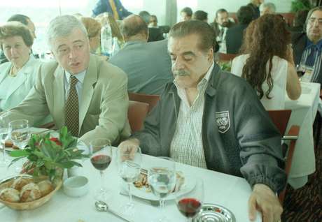 Eduardo José Farah ao lado de Ricardo Teixeira em 1998 Eduardo José Farah ao lado de Ricardo Teixeira em 1998
