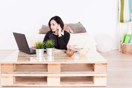 Os páletes vêm ganhando espaço principalmente como base de móveis como mesa, sofá, cama ou banco Os páletes vêm ganhando espaço principalmente como base de móveis como mesa, sofá, cama ou banco