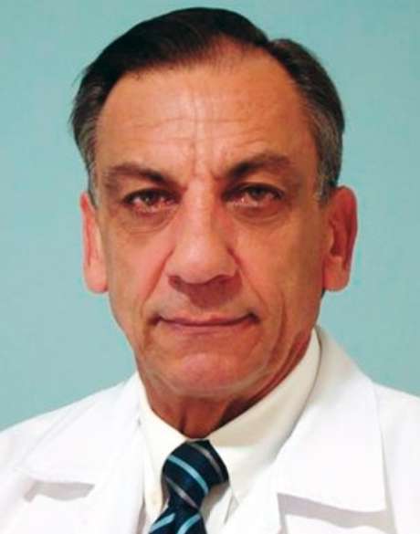 Dr. Osmar de Oliveira foi submetido a duas cirurgias em maio <p>Dr. Osmar de Oliveira foi submetido a duas cirurgias em maio</p>