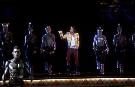 Michael Jackson reapareceu como holograma no evento <p>Michael Jackson reapareceu como holograma no evento</p>