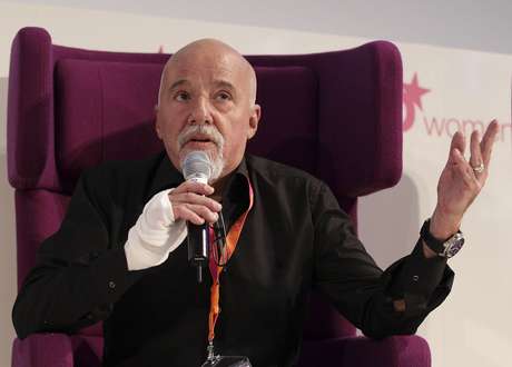 Paulo Coelho diz ter se decepcionado com preparação do Brasil para a Copa Paulo Coelho diz ter se decepcionado com preparação do Brasil para a Copa