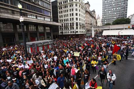 Manifestação teve início na praça do Patriarca <p>Manifestação teve início na praça do Patriarca</p>
