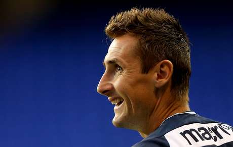 Com 14 gols em Copas, Miroslav Klose está a apenas dois de ultrapassar Ronaldo <p>Com 14 gols em Copas, Miroslav Klose está a apenas dois de ultrapassar Ronaldo</p>