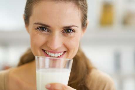 Cada vez mais incorporado na alimentação por fazer bem à saúde, o leite de amêndoas é mais um dos ingredientes naturais que fazem bem à beleza da pele Cada vez mais incorporado na alimentação por fazer bem à saúde, o leite de amêndoas é mais um dos ingredientes naturais que fazem bem à beleza da pele