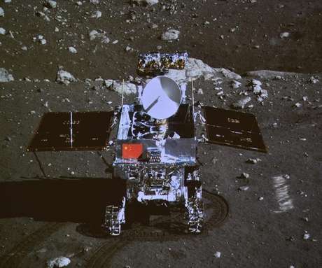 Imagem mostra a sonda "Coelho de Jade", Yutu, no solo lunar <p>Imagem mostra a sonda "Coelho de Jade", Yutu, no solo lunar</p>