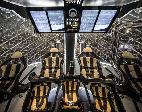 Dragon V2 foi projetada para poder transportar até sete astronautas <p>Dragon V2 foi projetada para poder transportar até sete astronautas</p>