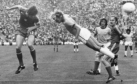 Marinho estava internado em estado grave devido a uma hemorragia digestiva; na foto, lance do jogo contra a Holanda na Copa de 74 Marinho estava internado em estado grave devido a uma hemorragia digestiva; na foto, lance do jogo contra a Holanda na Copa de 74