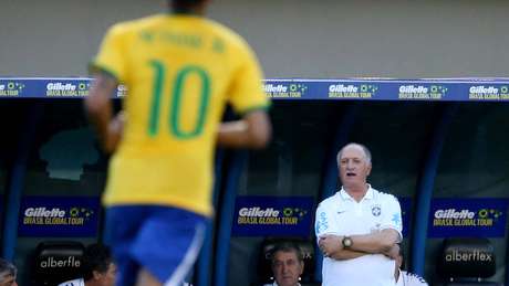 Felipão observa atuação do Brasil Felipão observa atuação do Brasil
