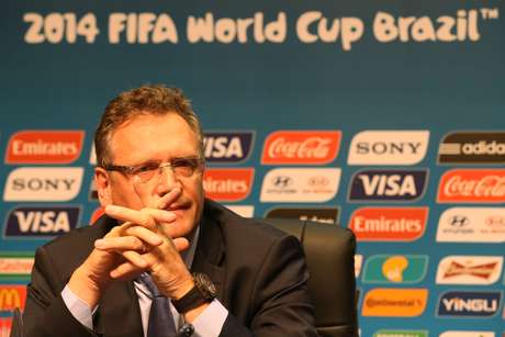 Para Jérôme Valcke, Suárez "deveria buscar algum tratamento" para parar de morder rivais <p>Para Jérôme Valcke, Suárez "deveria buscar algum tratamento" para parar de morder rivais</p>