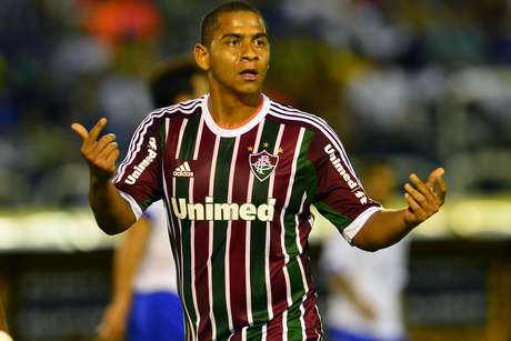 Atlético-PR negocia com atacante Walter, do Fluminense