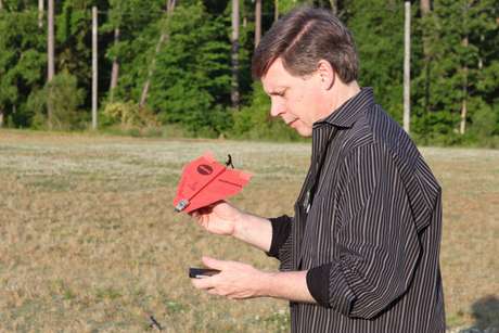 Chuck Pell, cientista que começou a sua carreira construindo dinossauros animatrônicos criou o drone de papel que pode ser controlado por iPhone <p>Chuck Pell, cientista que começou a sua carreira construindo dinossauros animatrônicos criou o drone de papel que pode ser controlado por iPhone</p>