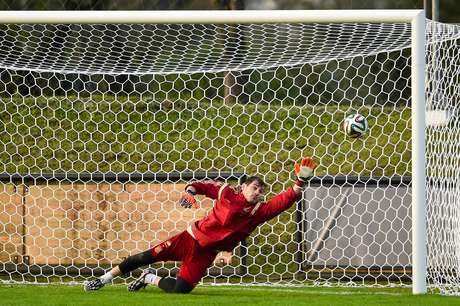 Goleiro e capitão da Espanha, Casillas vê equipe como a favorita para vencer a Copa <p>Goleiro e capitão da Espanha, Casillas vê equipe como a favorita para vencer a Copa</p>
