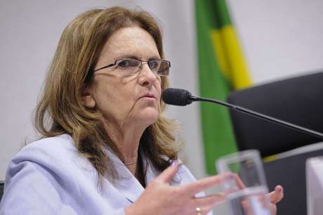 Graça Foster, presidente da Petrobras, teve de ir ao Congresso Nacional para explicar os recursos investidos pela petroleira para comprar uma refinaria nos Estados Unidos <p>Graça Foster, presidente da Petrobras, teve de ir ao Congresso Nacional para explicar os recursos investidos pela petroleira para comprar uma refinaria nos Estados Unidos</p>