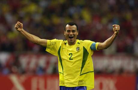 Cafu foi capitão do na conquista do penta em 2002 <p>Cafu foi capitão do na conquista do penta em 2002</p>
