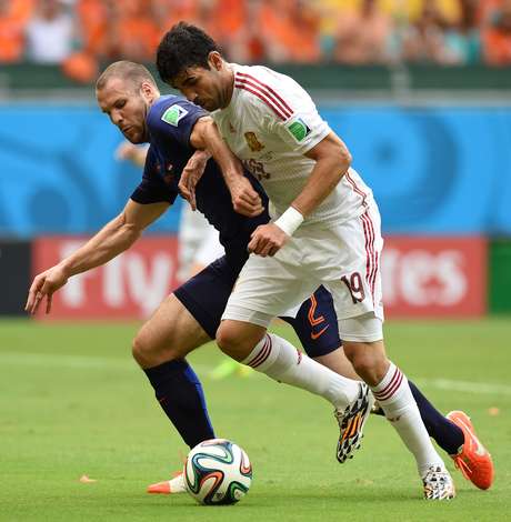 Diego Costa não se adaptou ao time, pareceu longe da melhor forma física e foi hostilizado e substituído nos dois jogos <p>Diego Costa não se adaptou ao time, pareceu longe da melhor forma física e foi hostilizado e substituído nos dois jogos</p>