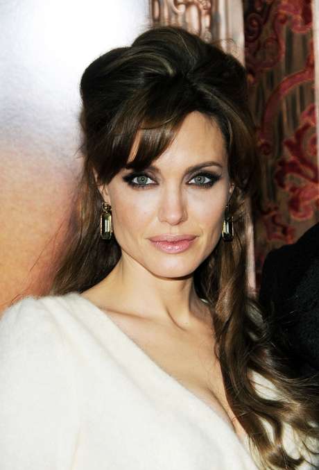 Ideal para atender as mais variadas necessidades, a matéria-prima é aderida até mesmo por celebridades como a atriz Angelina Jolie <p>Ideal para atender as mais variadas necessidades, a matéria-prima é aderida até mesmo por celebridades como a atriz Angelina Jolie</p>