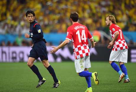 Yuichi Nishimura teve arbitragem polêmica na partida entre Brasil e Croácia Yuichi Nishimura teve arbitragem polêmica na partida entre Brasil e Croácia
