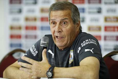 Técnico uruguaio preservará o atacante, que segue em fase final de recuperação de cirurgia no joelho Técnico uruguaio preservará o atacante, que segue em fase final de recuperação de cirurgia no joelho