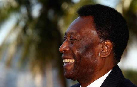 Pelé inaugurou museu em Santos com peças de sua carreira Pelé inaugurou museu em Santos com peças de sua carreira