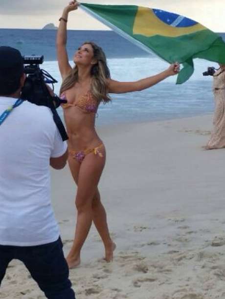 Vanessa Huppenkothen Conquista Brasil Con Bikinazo